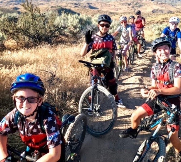 mountain bike team group photo